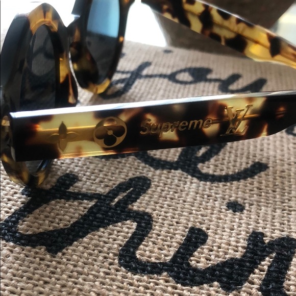 Authentic Louis Vuitton supreme x brown glasses . - Picture 7 of 7